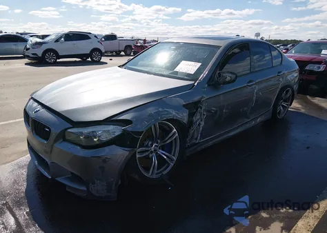 2013 BMW M5 z USA, uszkodzony, nr VIN WBSFV9C58DD097043